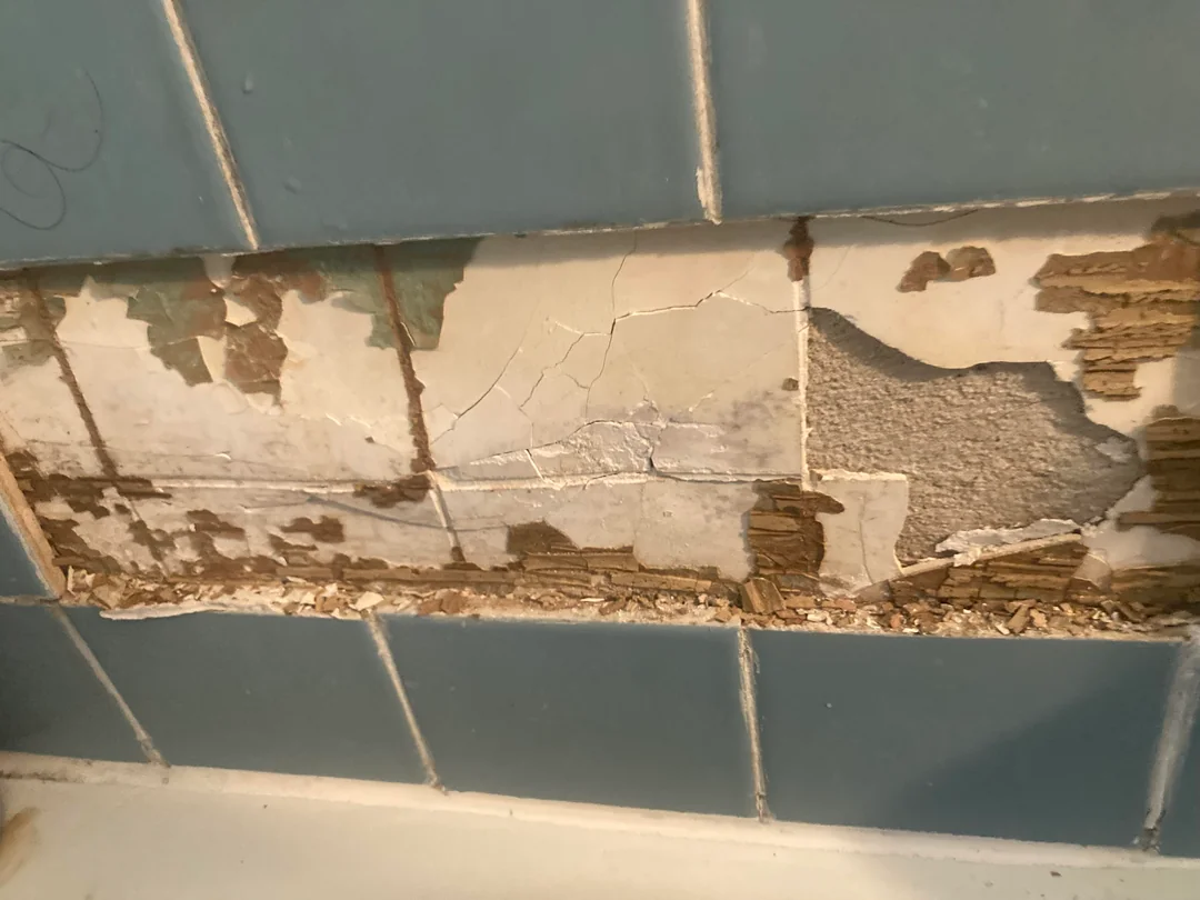 Rénovation salle de bain : L’amiante, un risque caché ?